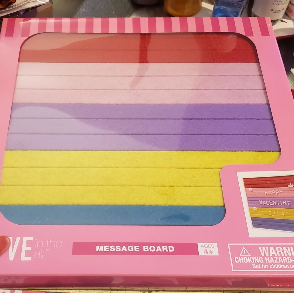 Message Board With Letters, Bonus Weekly Desk Pad & Post Its - Picture 3 of 12